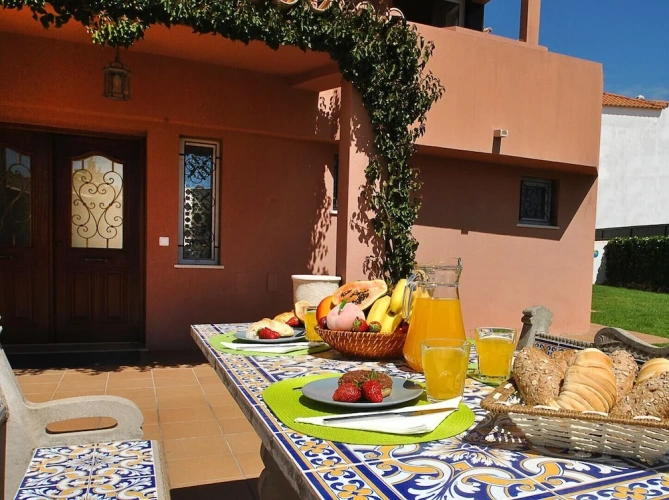 5 Bedrooms Villa