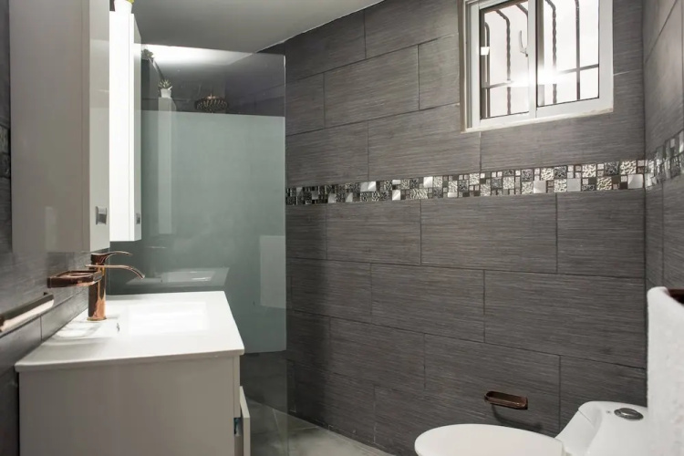 8-bdr Penthouse With A Private Rooftop & Jacuzzi