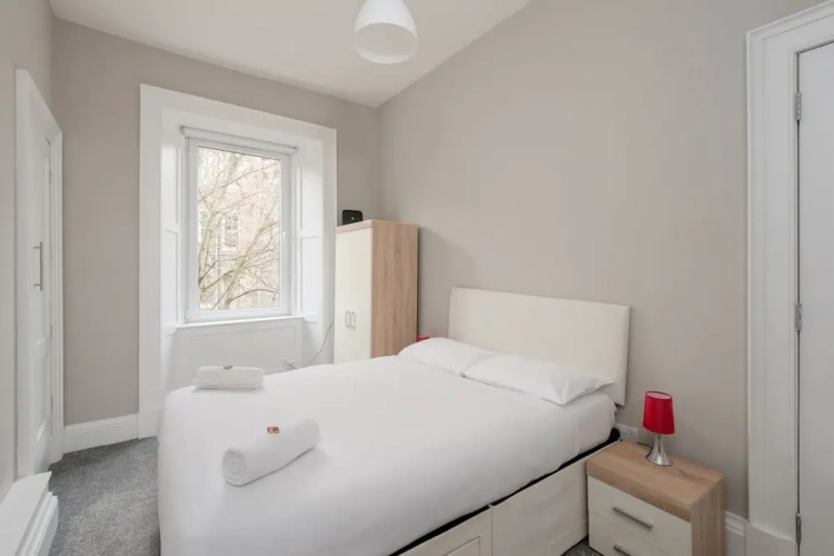 3 Bedrooms Apartment