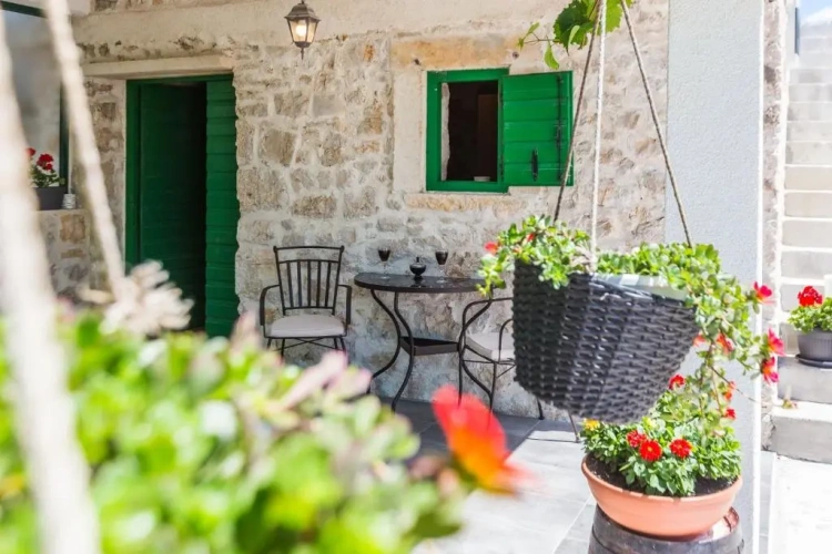 3 Bedrooms Cottage
