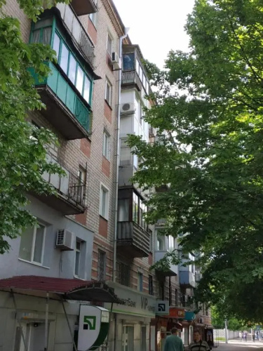 lark apartment