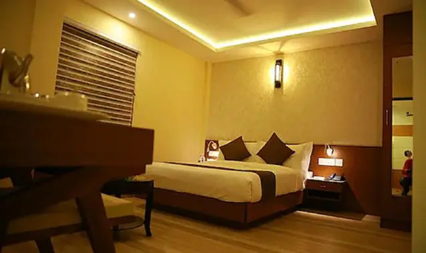 Prime D Chandlier By FabHotel