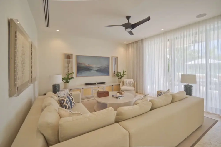 Modern Lake Villa With English Speaking Staff in Golf and Beach Resort