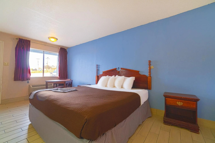 Regency Inn Three Rivers I-37