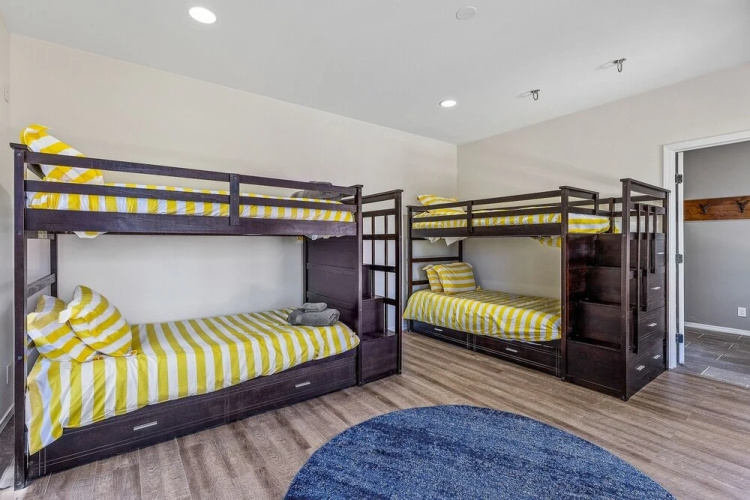 Sinagua Heights Flagstaff 4 Bedroom Home by RedAwning