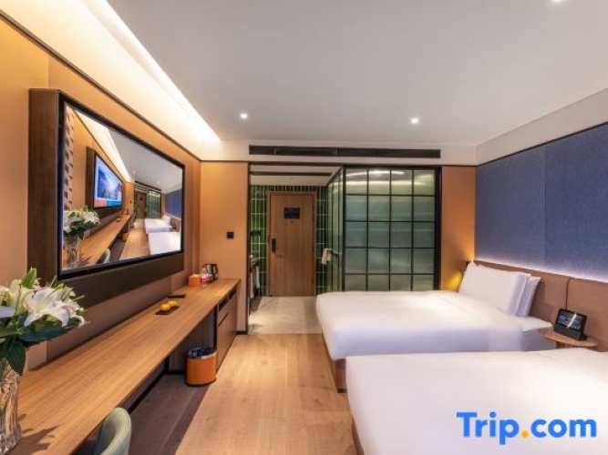 Standard Twin room with courtyard view