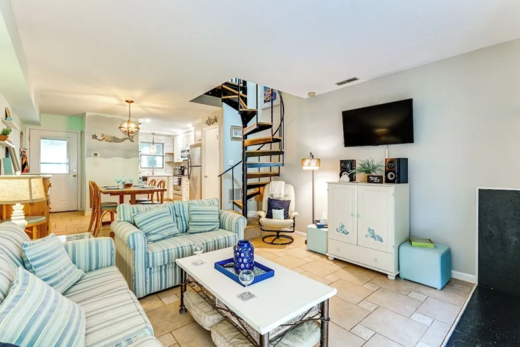 2 Bedrooms Apartment