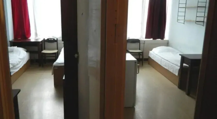 Summer Hotel Hill