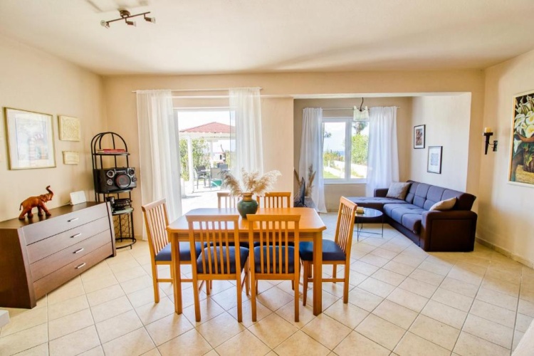 3 Bedrooms Villa
