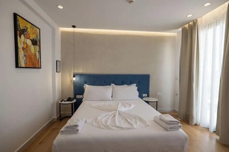 Deluxe Double room with balcony and with partial sea view