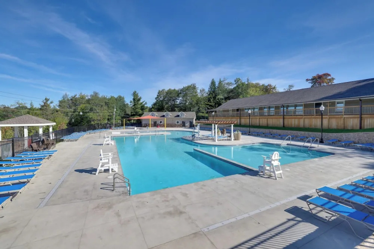 Fire Pit, Pool & Beach Access: Tobyhanna Home!