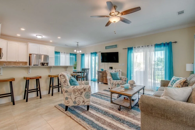 4 Bedrooms Cottage