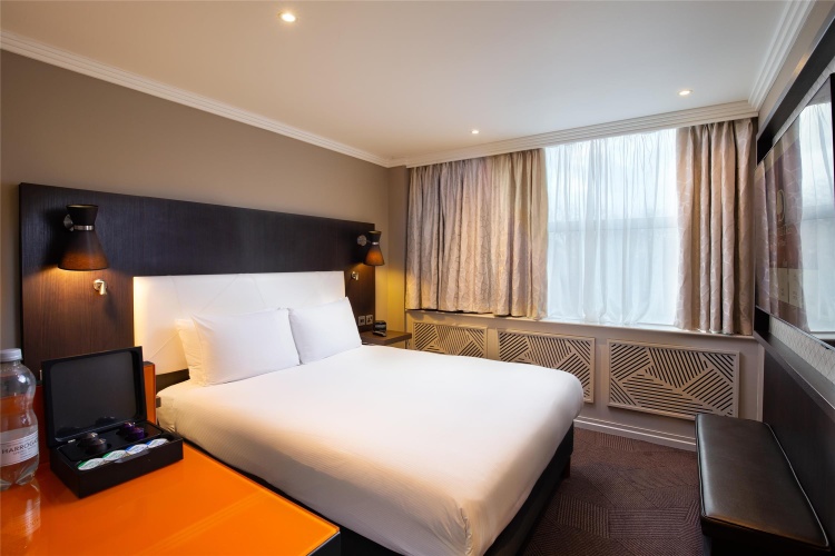 DoubleTree by Hilton London - Ealing photo 8