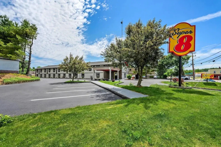 Super 8 Lewiston Auburn Area