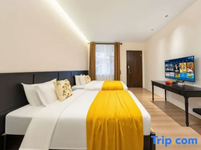 Standard Twin room with garden view