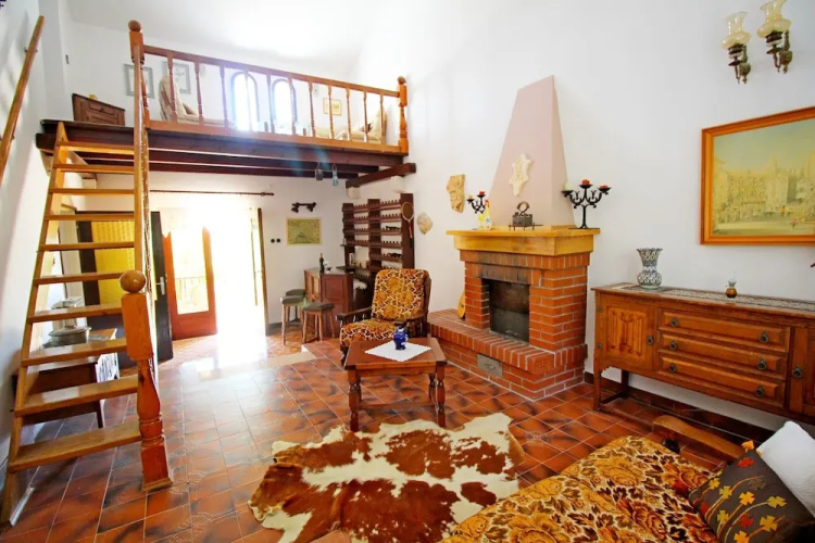 House Uzejra