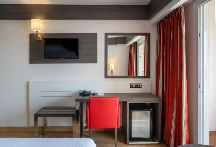 Standard Twin room with balcony