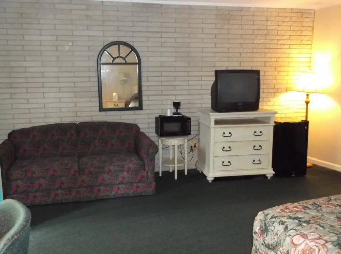 Azalea Inn & Suites