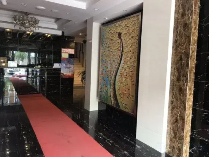 Grain Hotel