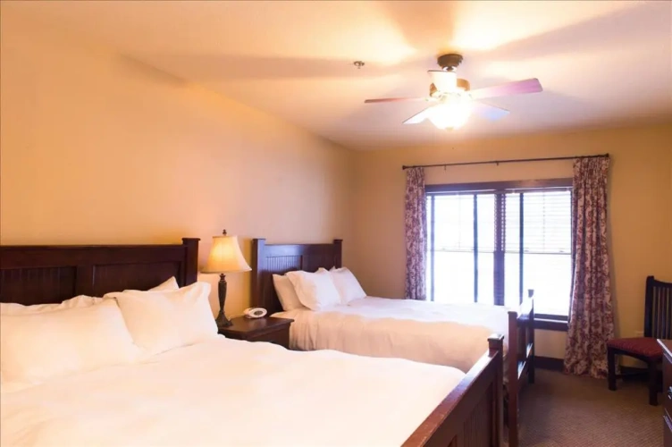 Standard Quadruple room with balcony and with lake view