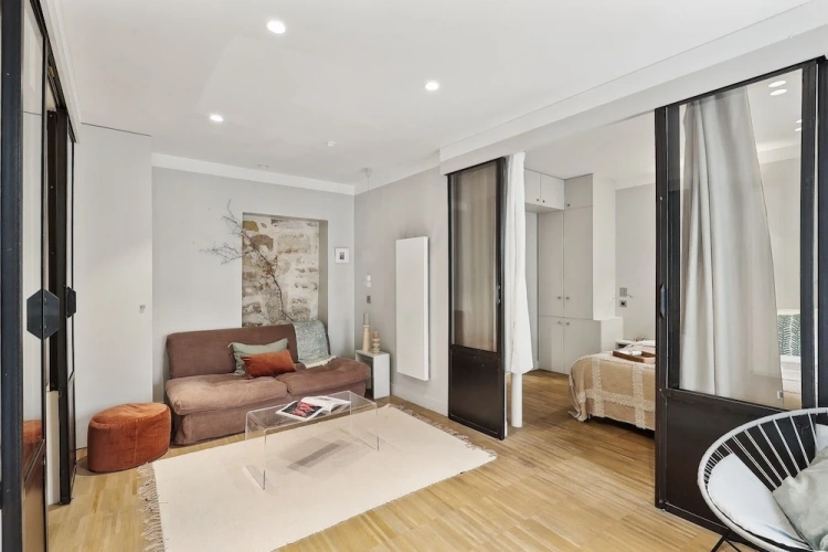 2 Bedrooms Apartment with courtyard view
