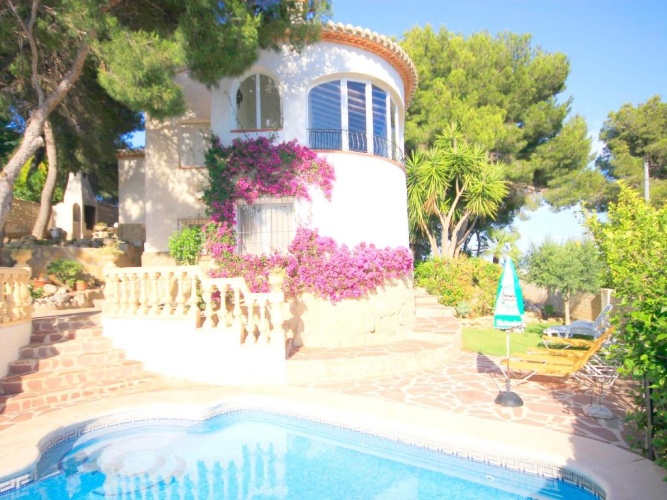 4 Bedrooms Cottage