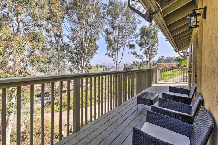 4 Bedrooms Cottage with balcony