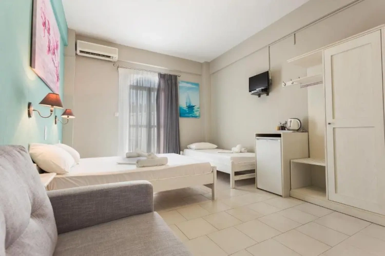 Standard Quadruple room with sea view