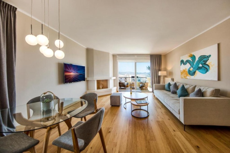 Deluxe Apartment