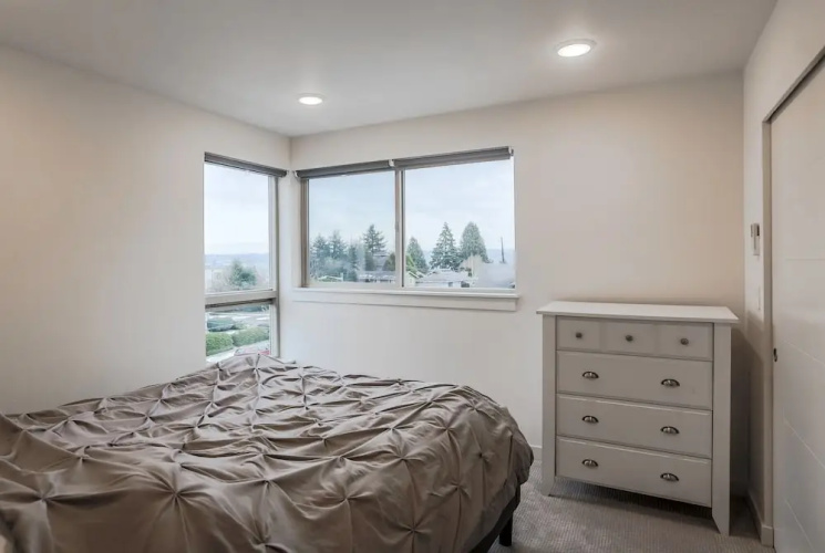 Urban Oasis Sleeps 8 Ultra Modern Condo