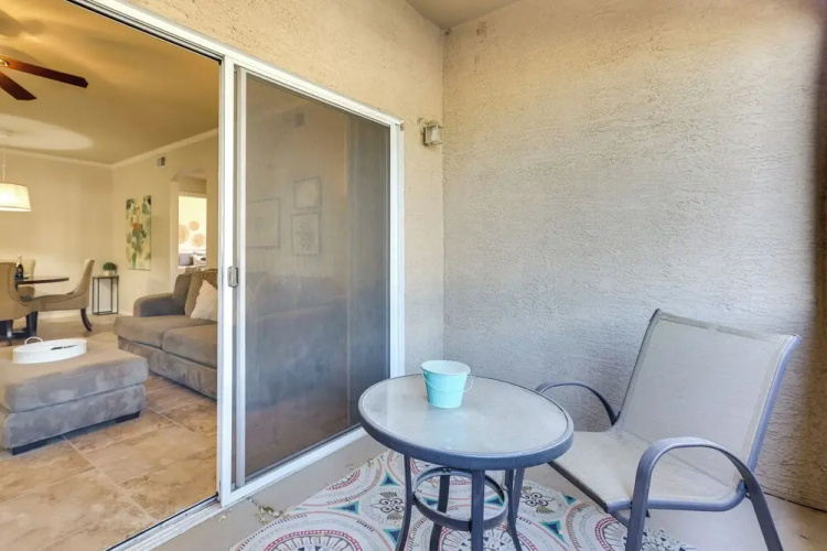 Walk to Papago Park: Central Phoenix Condo