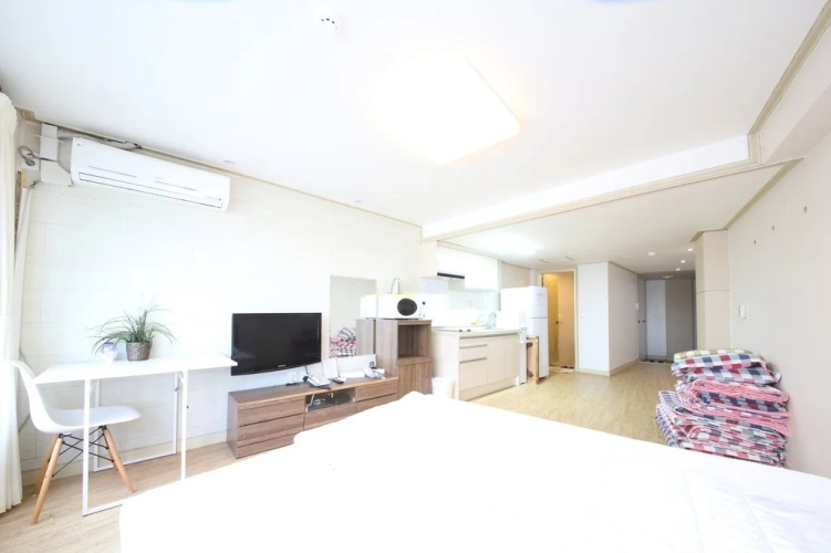 Goodstay Navis Hotel
