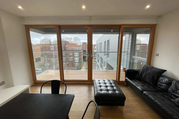 Peaceful 1BD Flat With Balcony - Bethnal Green