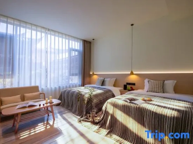 Standard Twin room with courtyard view