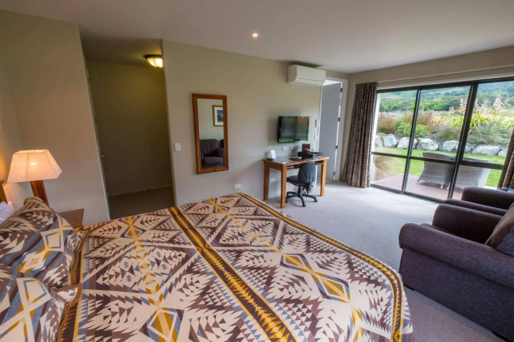 Manakau Lodge