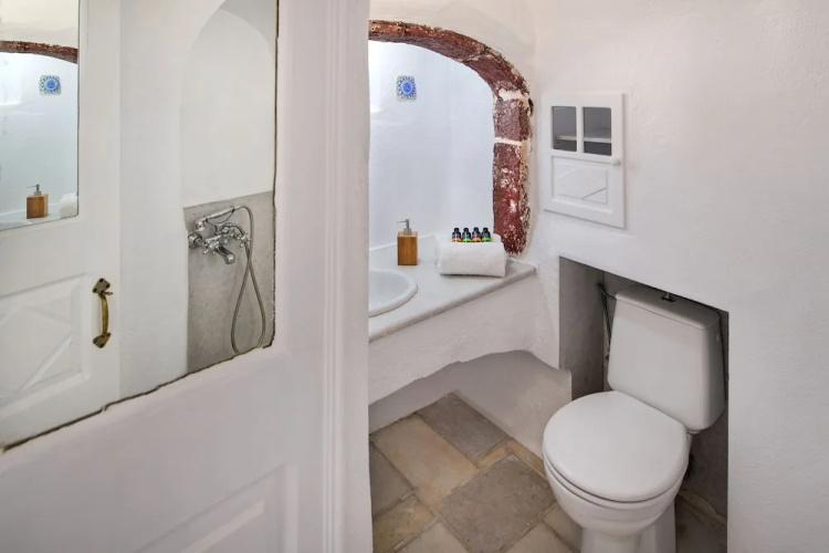 Cosmoia Cave House