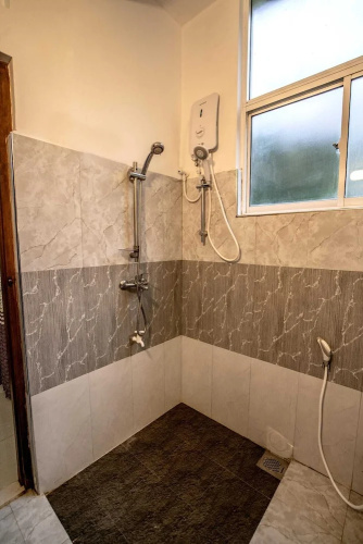Spacious 4-bed Apartment in Katugastota