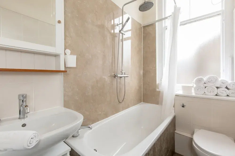 Silver Lining Lochrin Terrace Apartment