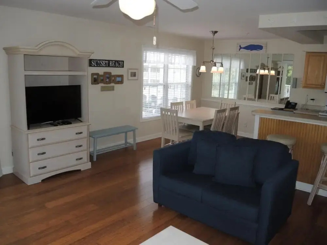 2909m 1 Bedroom Condo by Redawning