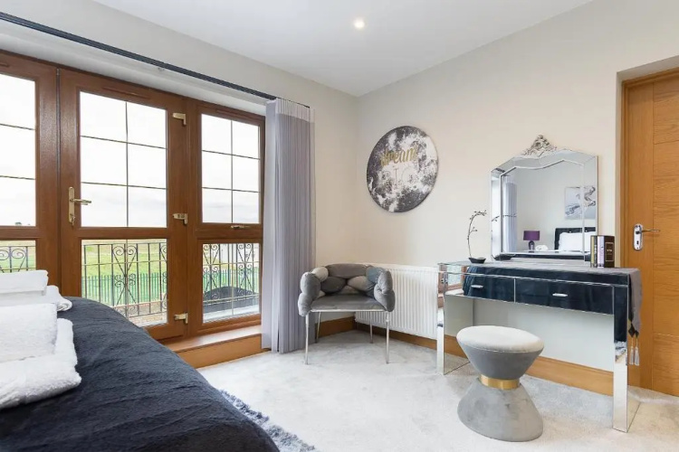 Boutique Green Acre Views