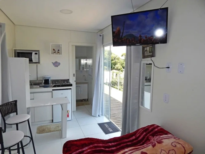 1 Bedroom Economy room with courtyard view