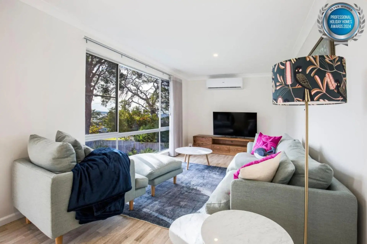 WindanSea Cottage - Pet Friendly - Ocean Glimpses