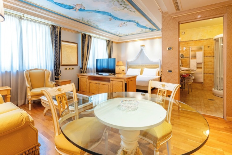 Luxury Suite