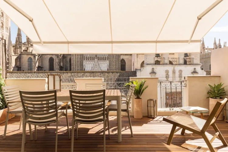2 Bedrooms Duplex Apartment
