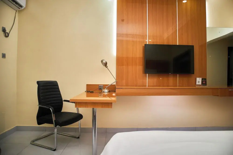Royalbirds Hotel & Towers