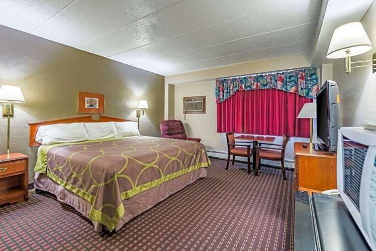 2 Queen Beds room
