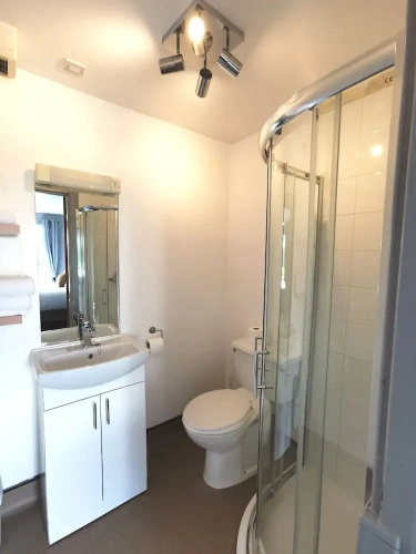 2 Bedrooms Deluxe Double Basement room with garden view