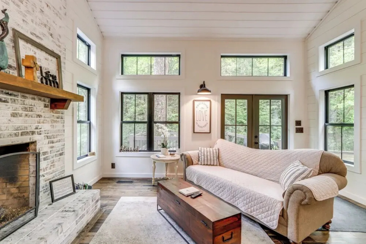 Deck & Fire Pit Bliss: Mountaintown Creek Cottage!