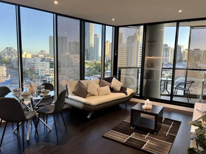 Stylish 1-bed With Pool, Gym & Free Parking