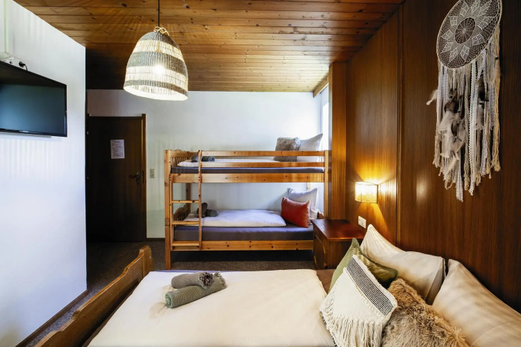 PineTree Lodge